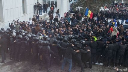 Столкновения возле парламента Молдовы: есть пострадавшие
