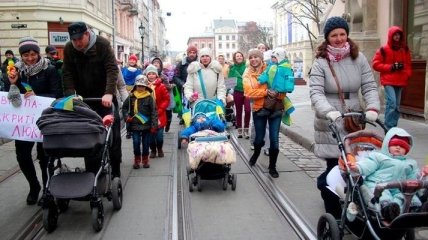 Во Львове прошла акция "Карапузы идут в ЕС!"