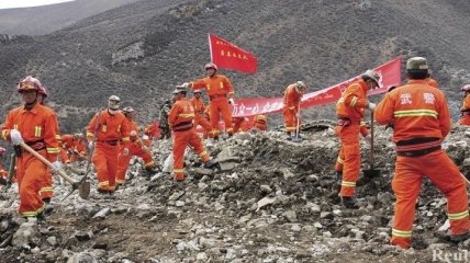 В Тибете более 80 человек заблокированы под землей из-за оползня