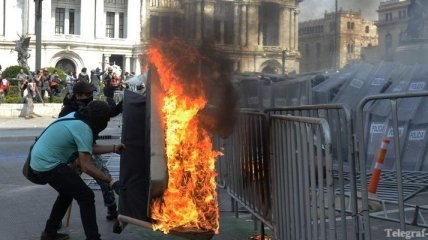 6 человек ранены в ходе столкновений с полицией в столице Мексики