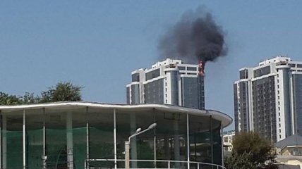 Масштабный пожар охватил высотный дом в Аркадии в Одессе