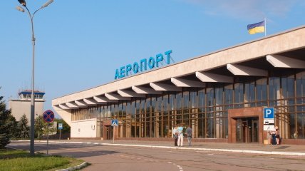 Международный аэропорт "Херсон" должен был пройти реконструкцию до 2023 года, но теперь ремонт его ждет только после войны