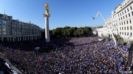 Многотысячный митинг прошел в Тбилиси