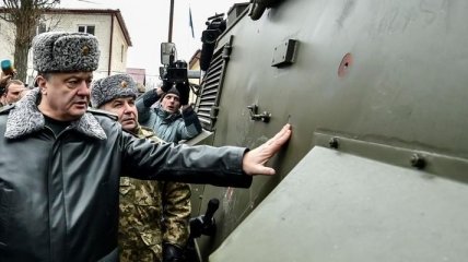 Порошенко: Украинские воины будут иметь высокий уровень обеспечения