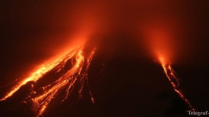 На французском острове Реюньйон снова "проснулся" вулкан