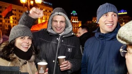 На Майдан поддержать Виталия Кличко пришли брат и жена 