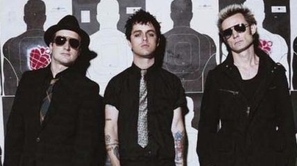 Green Day прокатились по пустыне в новом клипе