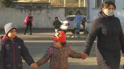 В разрушенную боями школу в Нагорном Карабахе вернулись дети (фото)