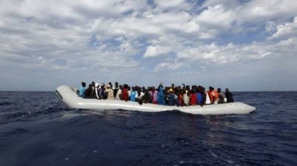 Военные Туниса спасли из моря 53 мигранта