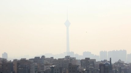 Сильный смог на улицах Тегерана: закрыты десятки школ