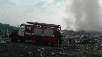 На Закарпатье горит мусорная свалка
