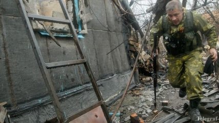 В Зайцево боевики разрушили жилой дом, ранена женщина