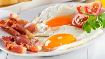 Медики рассказали, почему полезно есть яйца на завтрак