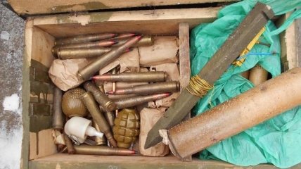 Под Донецком обнаружен схрон с оружием и боеприпасами боевиков