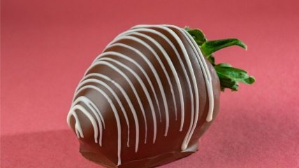 Незвичайний рецепт полуниці у шоколаді