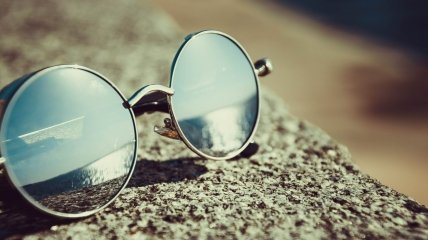 Як на сонцезахисних окулярах прибрати подряпини
