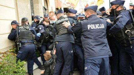 У Варшаві відбуваються антикарантинні страйки