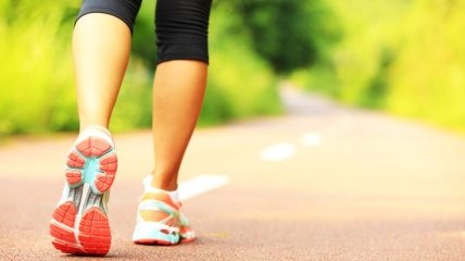 Ученые рассказали, сколько нужно ходить пешком, чтобы похудеть