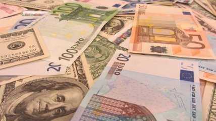  НБУ активно избавляется от евро и покупает американский доллар