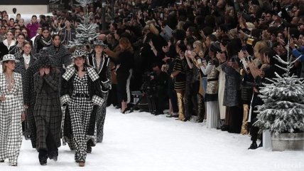 Показ Chanel: в Париже прошла последняя коллекция Карла Лагерфельда (Фото)
