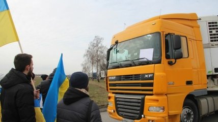 Активисты блокируют движение российских грузовиков из Польши в Беларусь
