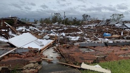 Руйнівна сила: в США зросла кількість жертв урагану Лора