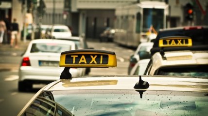 День таксиста: про найстрашніше під час війни, ціни і "поганих" клієнтів