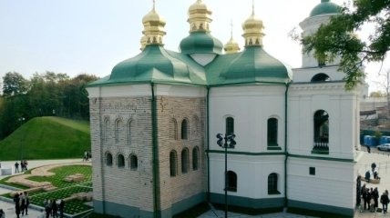 В Киеве открыли церковь Спаса на Берестове