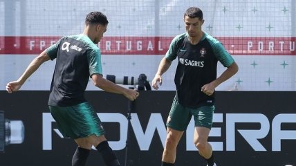 Роналду забил невероятный гол на тренировке сборной Португалии (Видео)
