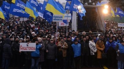 Антимайдановцы выстроились в колонны и собираются идти на Евромайдан