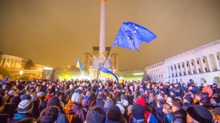 Майдан встретил Новый год гимном Украины (Видео)