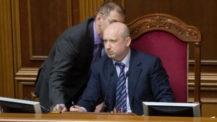 Турчинов намерен лишить зарплат народных депутатов 