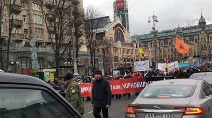 Здание Кабмина пикетируют около 300 "чернобыльцев"