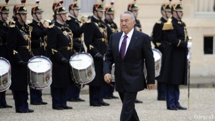 Назарбаев подался в художники: чем занят первый президент Казахстана