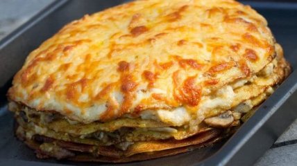 Блинный пирог с кабачками и орехами