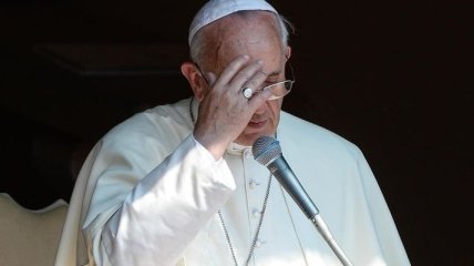 Папа Римский забрал с собой в Ватикан три семьи беженцев