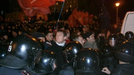 Акция протеста под Центризбиркомом продолжается (Фото)