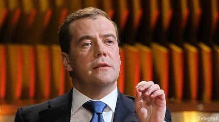 Медведев призвал чиновников "разделять риски со страной"