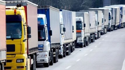 В Украине из-за жары ограничат въезд грузовиков в города