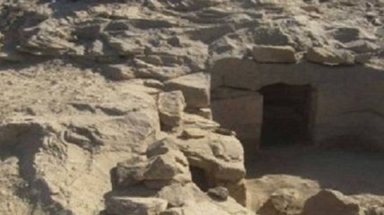 В Египте археологи открыли 12 новых гробниц времен Нефертити