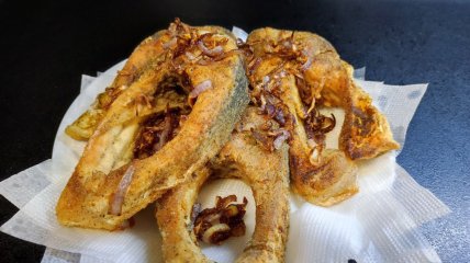 Смажена риба із золотистою скоринкою