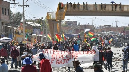Страна блокирована: на протестах в Боливии ранили трех человек (Видео)