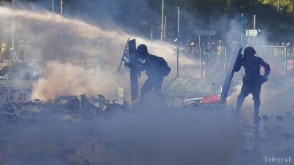 Столкновение в студгородке: полиция Гонконга распылила слезоточивый газ