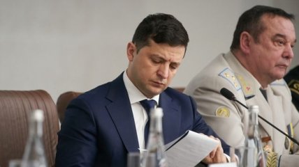 Зеленский досрочно прекратил полномочия двух членов Нацсовета по ТВ