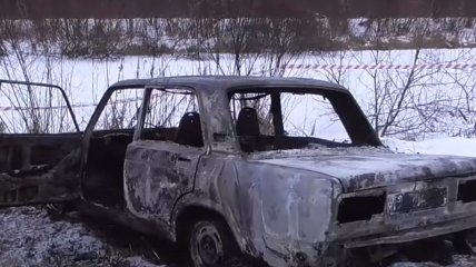 Сгоревший автомобиль найден возле города Ромны