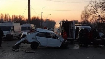 Смертельное ДТП в Никополе: столкнулись два легковых автомобиля и автобус