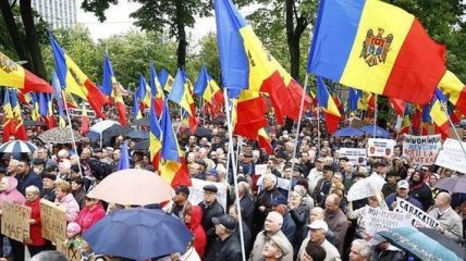 В Кишиневе проходит митинг в честь 100-летия объединения Молдовы с Румынией