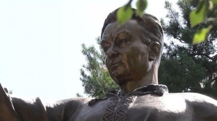 В Киеве открыли памятник знаменитому поэту Андрею Малышко