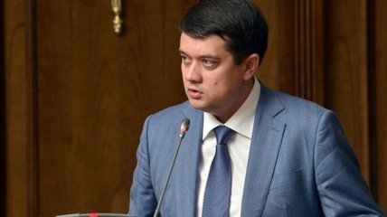 Разумков рассказал, сколько получил за январь