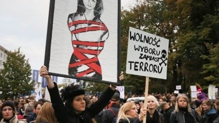 Черный протест: о чем говорится в польском законе о полном запрете на аборты